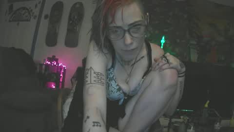 Snapshot of emily0903 chatting on September 27, 9:40 am Emily Love online show from September 27, 9:40 am