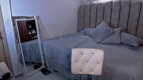Snapshot of emily_____ chatting on October 12, 1:31 am emily valentina online show from October 12, 1:31 am
