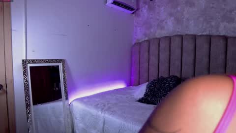 Snapshot of emily_____ chatting on October 1, 1:27 am emily valentina online show from October 1, 1:27 am