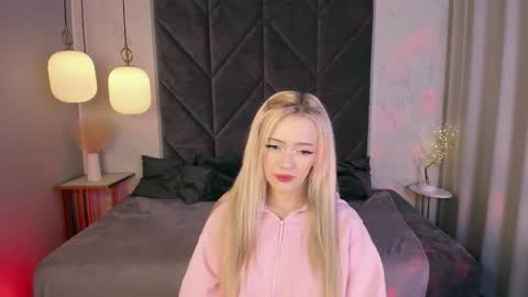 Emily online show from December 15, 4:36 pm