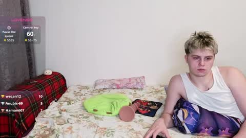 emily_and_ilumi online show from April 26, 11:13 pm