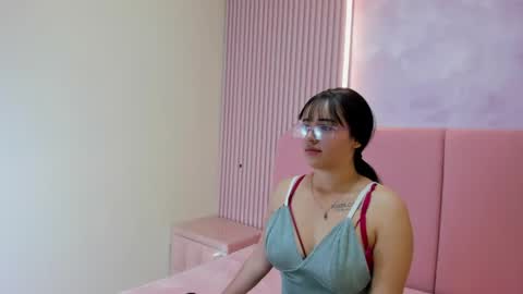 emily_aura online show from May 8, 2:12 pm