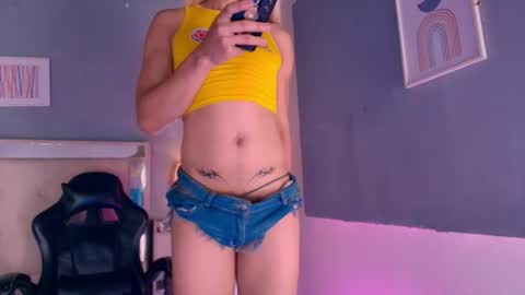 emily_castillo1_ online show from June 18, 9:14 am