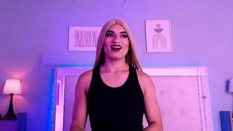 emily_castillo_1 online show from September 13, 5:10 am