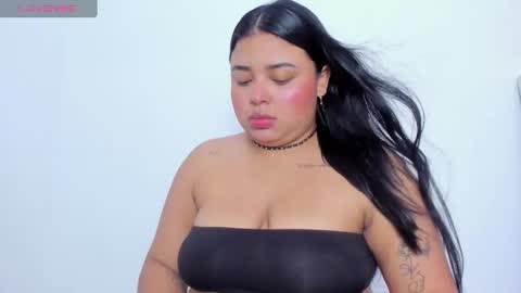 Snapshot of emily_cooper20_ chatting on January 16, 5:21 am Emily online show from January 16, 5:21 am