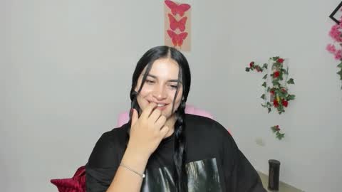 Snapshot of emily_coraline chatting on September 30, 11:37 pm Emily online show from September 30, 11:37 pm