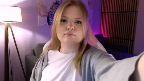 emily_coyness online show from March 30, 9:59 pm