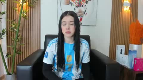 emily_frostt online show from April 29, 12:21 pm