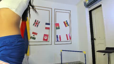 emily_gaviria1 online show from June 13, 4:28 pm
