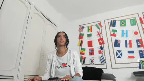 emily_gaviria1 online show from June 18, 12:32 pm