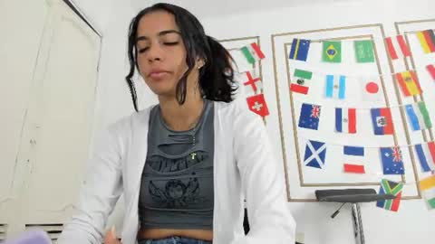 emily_gaviria1 online show from June 25, 12:10 pm
