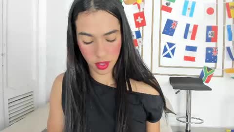emily_gaviria1 online show from July 3, 12:21 pm