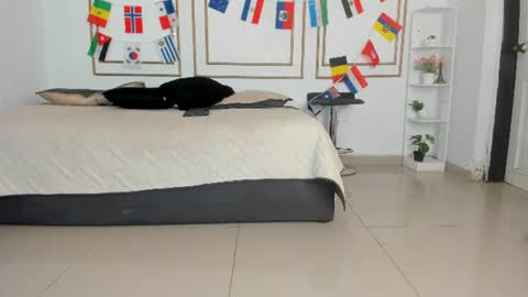 emily_gaviria1 online show from July 19, 12:08 pm