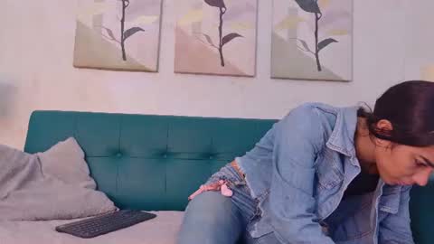 emily_gaviria1 online show from July 30, 12:06 pm