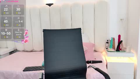emily_hilton1 online show from July 16, 6:11 pm