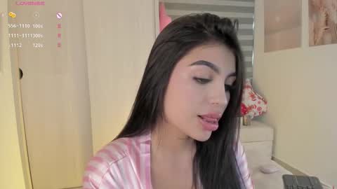 EmilyKenner  Independent model  online show from December 5, 3:43 pm