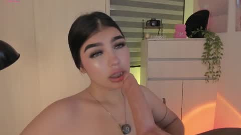 EmilyKenner  Independent model  online show from June 23, 1:50 pm