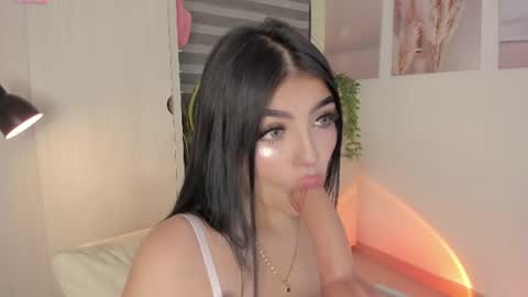 EmilyKenner  Independent model  online show from July 7, 12:09 pm