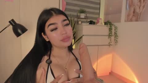 EmilyKenner  Independent model  online show from July 9, 12:42 pm