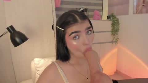 EmilyKenner  Independent model  online show from July 22, 12:40 pm
