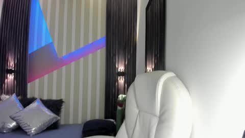 Emily online show from November 16, 4:31 pm