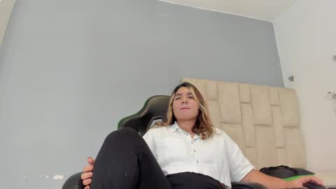 Emi  independent model  online show from January 11, 2:09 am