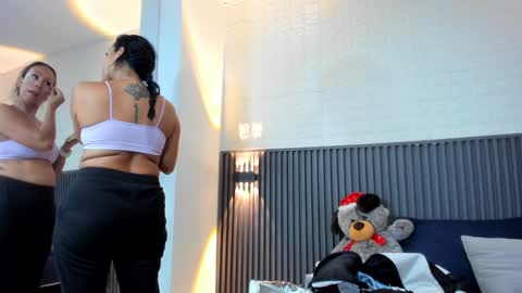 Snapshot of emily_leroy571240 chatting on December 2, 11:51 am emily leroy. online show from December 2, 11:51 am