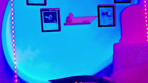 Emily Lindey online show from July 30, 7:09 am