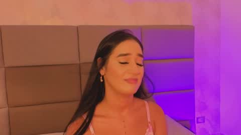 emily_luve online show from May 4, 7:53 pm