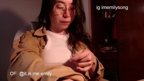 emily_pearl_ online show from April 27, 10:40 pm
