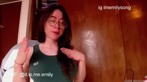 emily_pearl_ online show from April 25, 8:50 pm