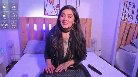 Emilly online show from May 4, 8:15 pm