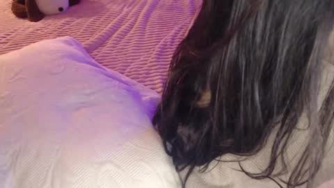 Snapshot of emily_swan_04 chatting on January 25, 1:43 am Emily  Swan online show from January 25, 1:43 am