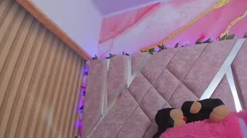 emily_velvet_ online show from July 31, 9:05 pm