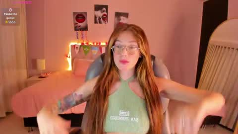 emily_warren__ online show from June 19, 8:15 pm