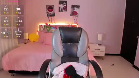 emily_warren__ online show from June 29, 6:51 pm