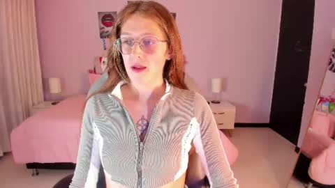 emily_warren__ online show from June 27, 7:53 pm
