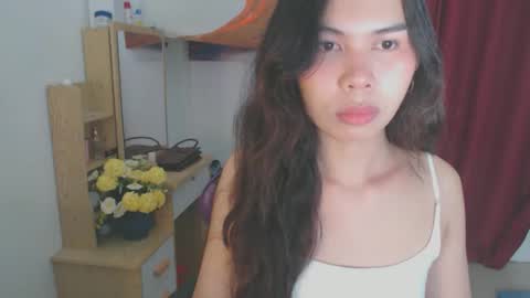 emily_xo143 online show from March 6, 1:43 pm