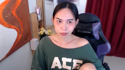 emily_xo143 online show from June 11, 11:41 am