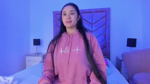 Emilyyy online show from June 19, 2:01 pm