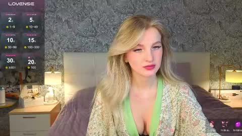 emilydancee online show from April 8, 4:26 am