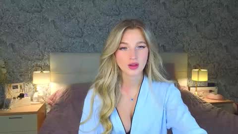 emilydancee online show from November 12, 5:15 pm