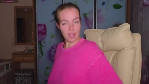 Snapshot of emilyrobbie chatting on October 21, 7:17 pm Emily Robbie online show from October 21, 7:17 pm