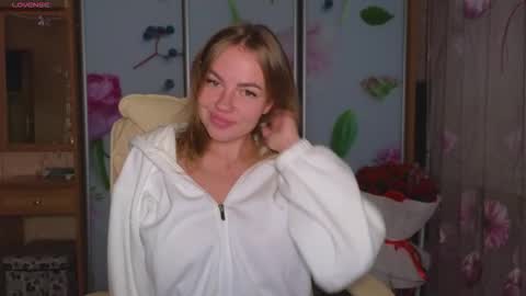 Snapshot of emilyrobbie chatting on October 20, 6:35 pm Emily Robbie online show from October 20, 6:35 pm