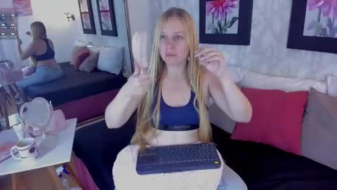 Summer 3 online show from November 16, 1:57 pm