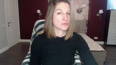 EmilyWalkers online show from March 4, 7:51 am