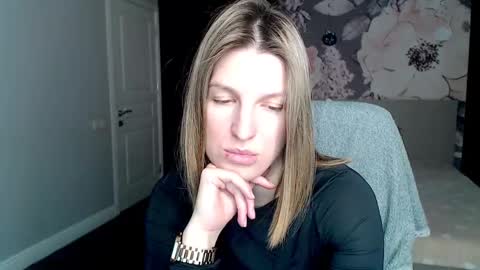 EmilyWalkers online show from February 12, 7:44 am
