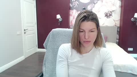 EmilyWalkers online show from February 6, 7:56 am