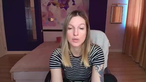 EmilyWalkers online show from March 19, 9:26 am