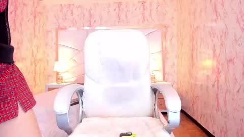 Emily  2200 - 600GMT-5 online show from July 4, 8:56 pm